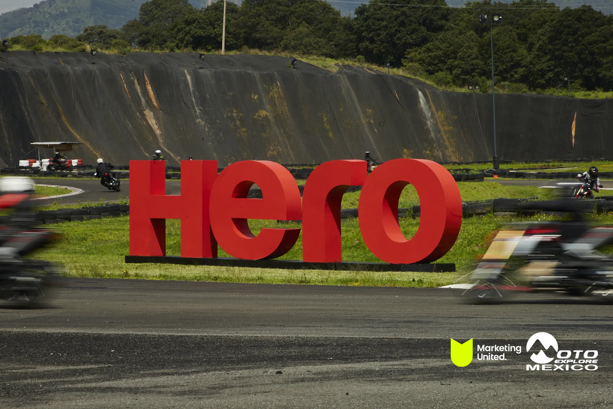 HUNK TRACKDAY 77